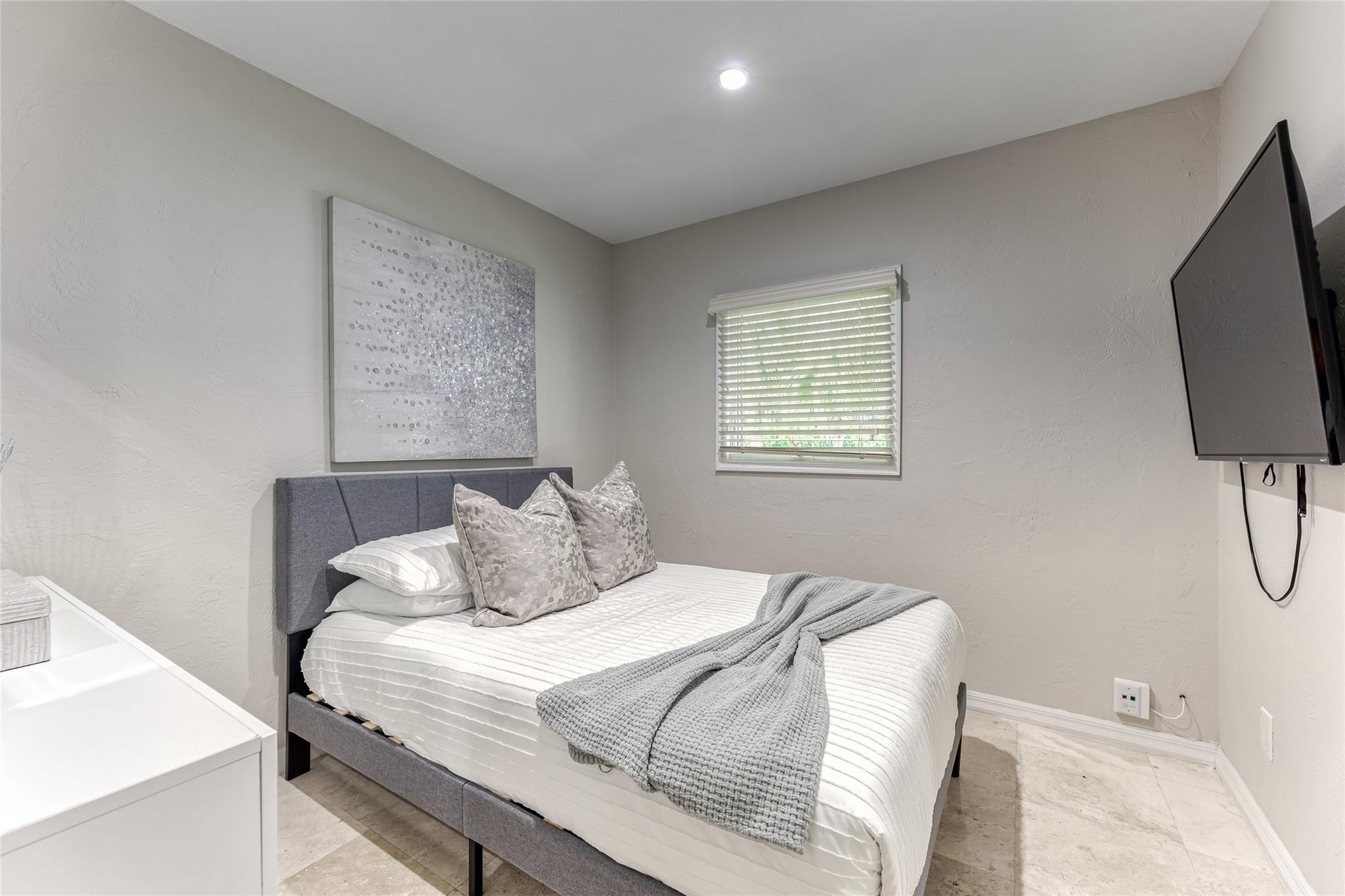 SUNRISE KEY - Residential Lease