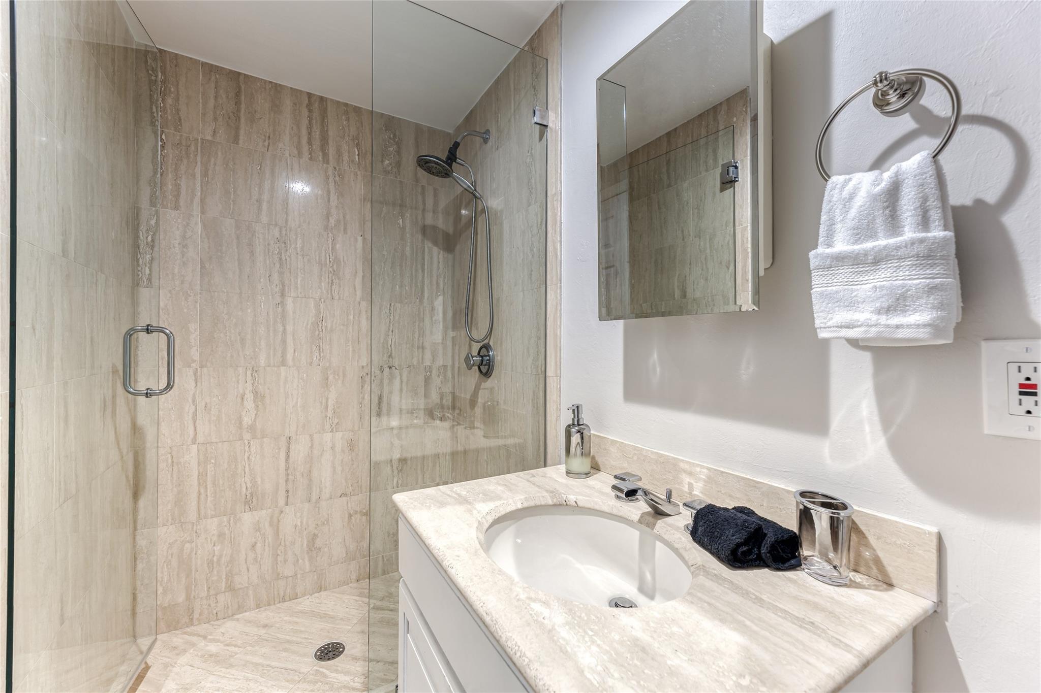SUNRISE KEY - Residential Lease
