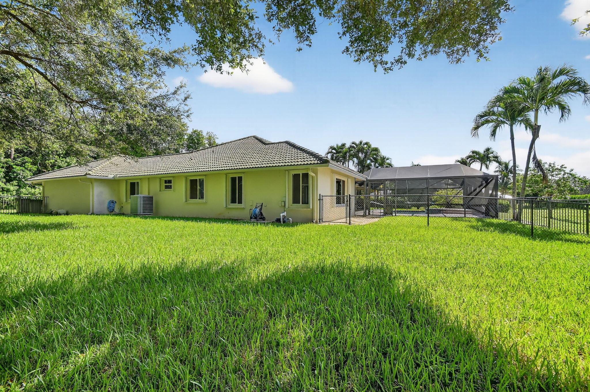 LOXAHATCHEE LAKES - Residential