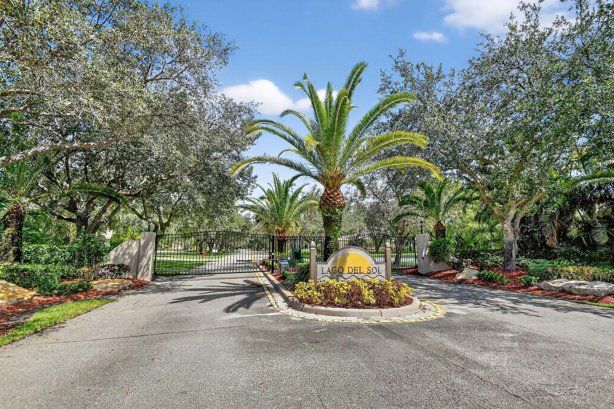 LOXAHATCHEE LAKES - Residential