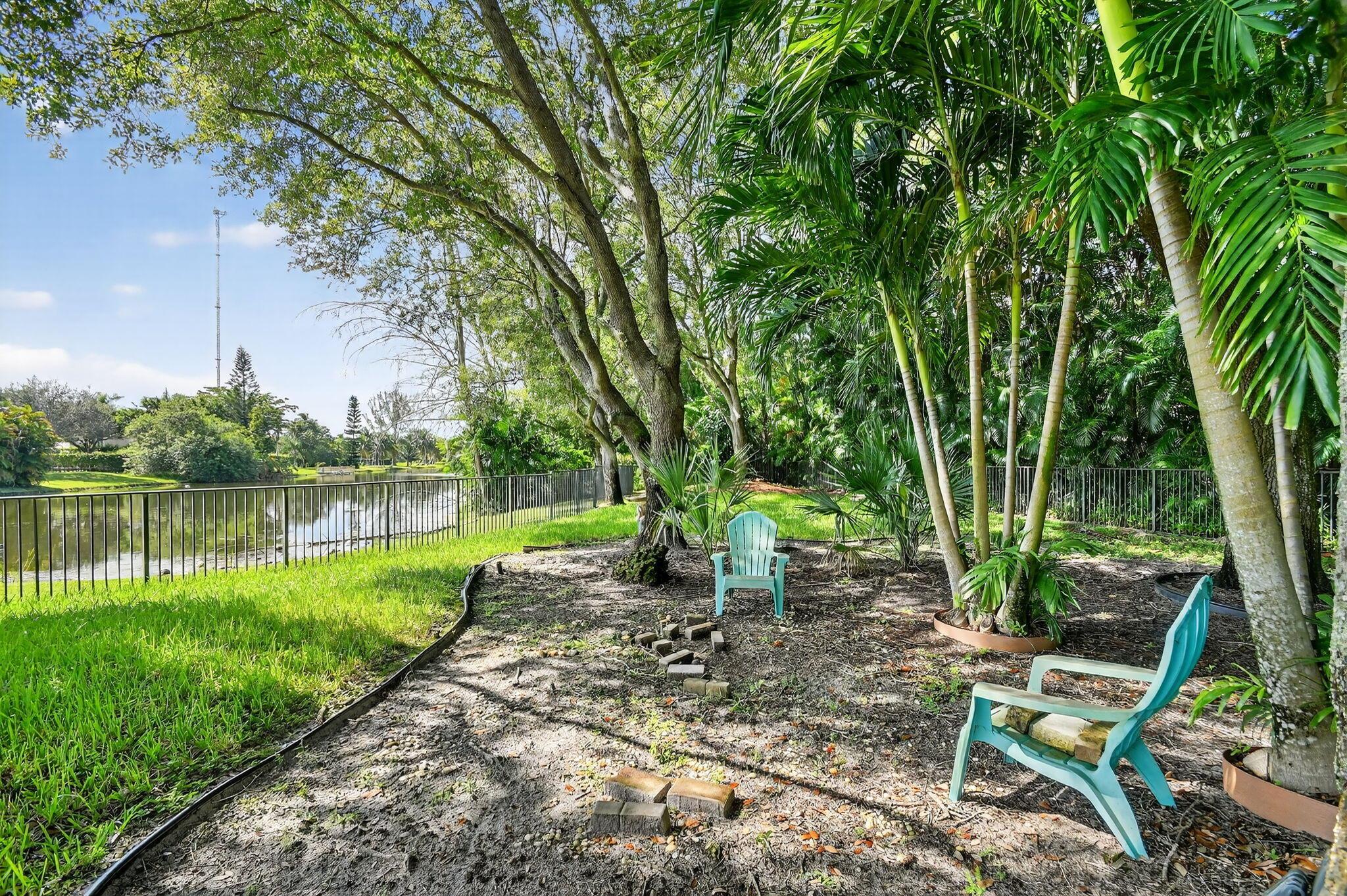 LOXAHATCHEE LAKES - Residential