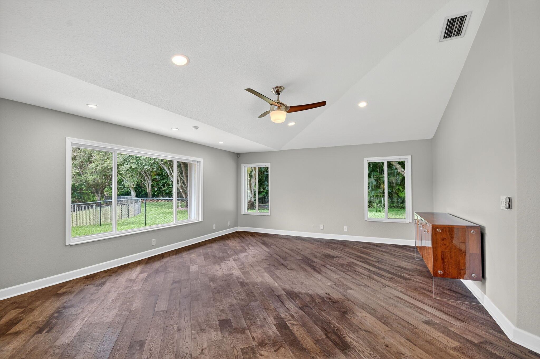 LOXAHATCHEE LAKES - Residential
