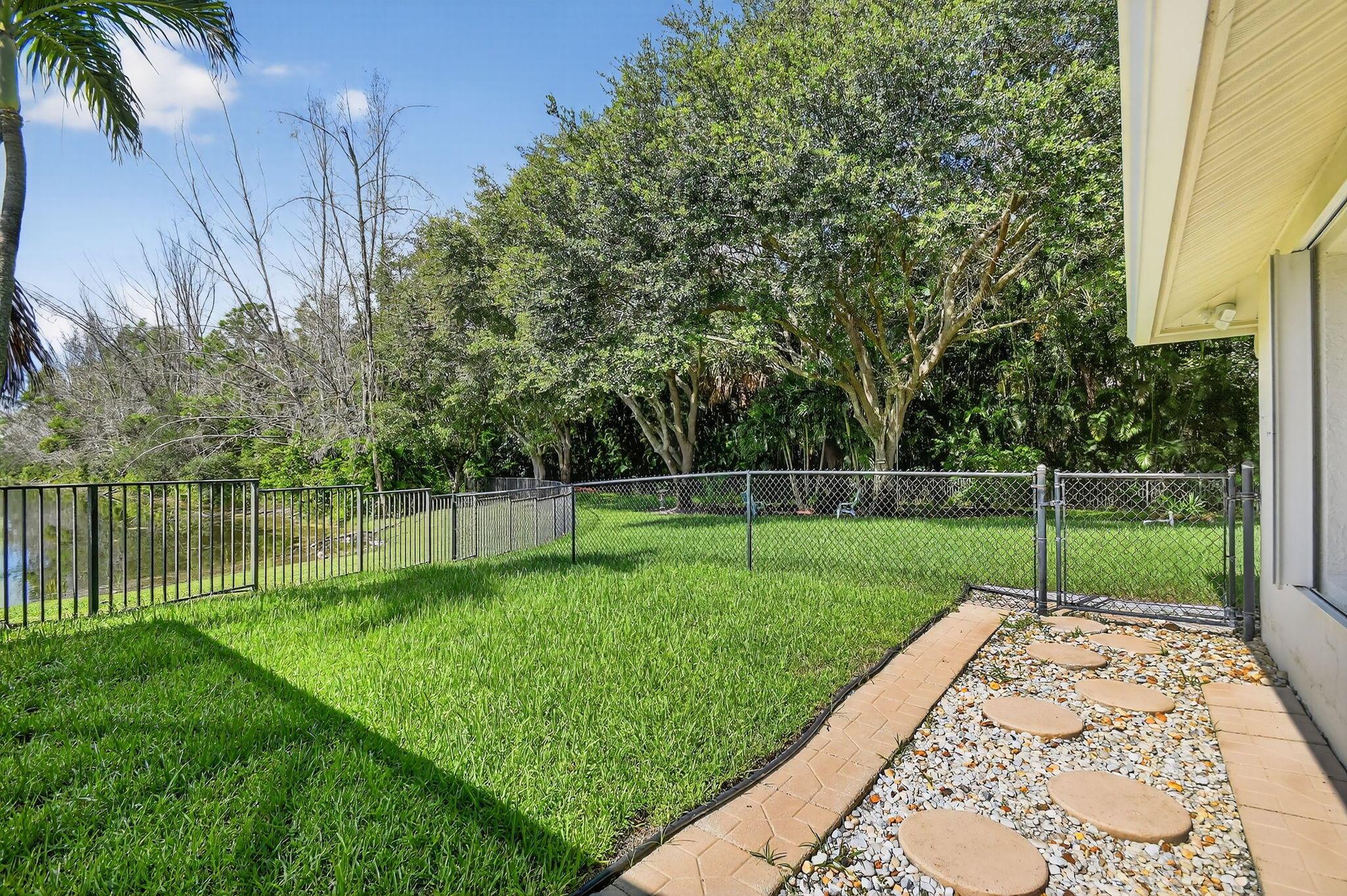 LOXAHATCHEE LAKES - Residential
