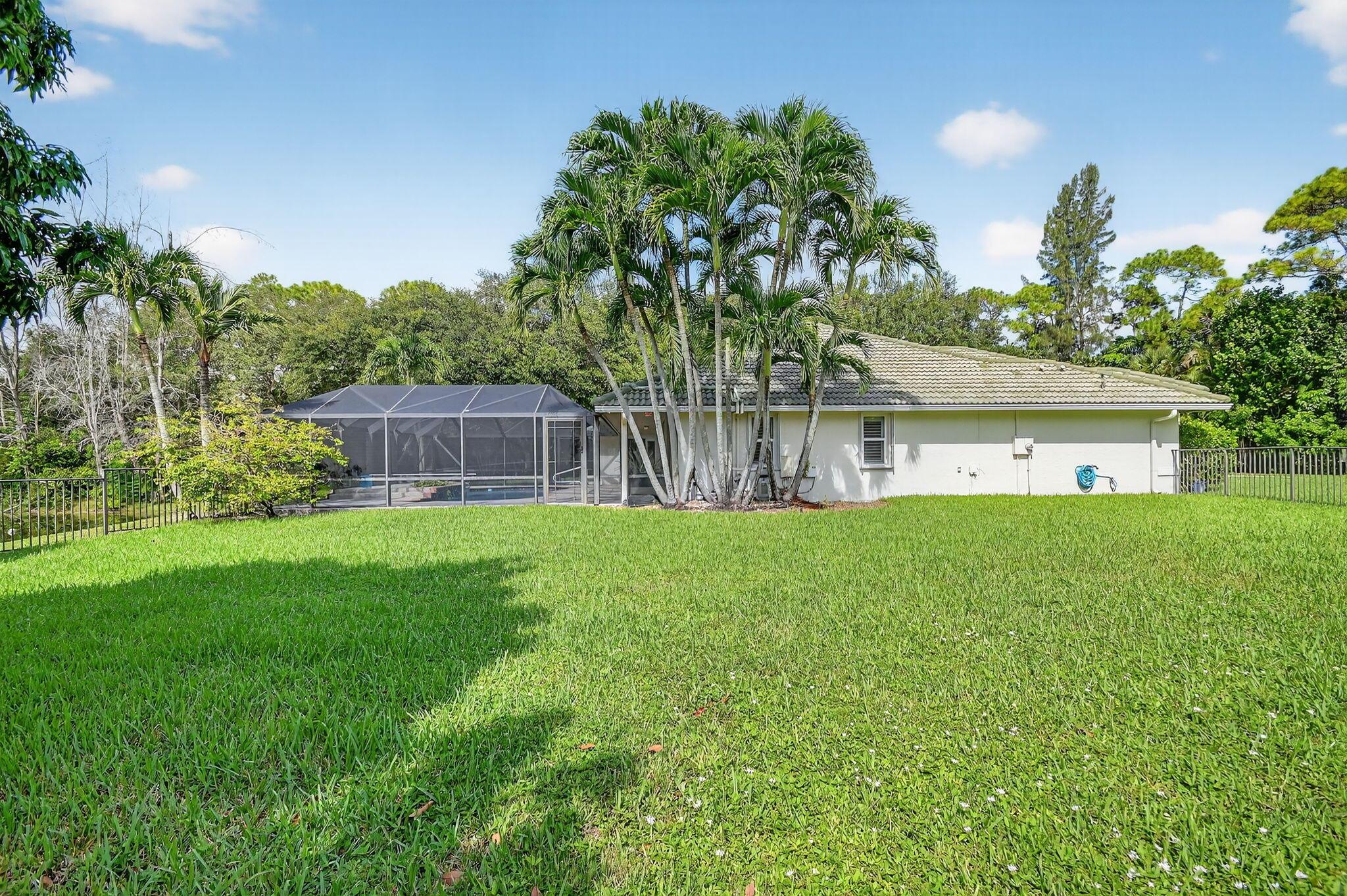 LOXAHATCHEE LAKES - Residential