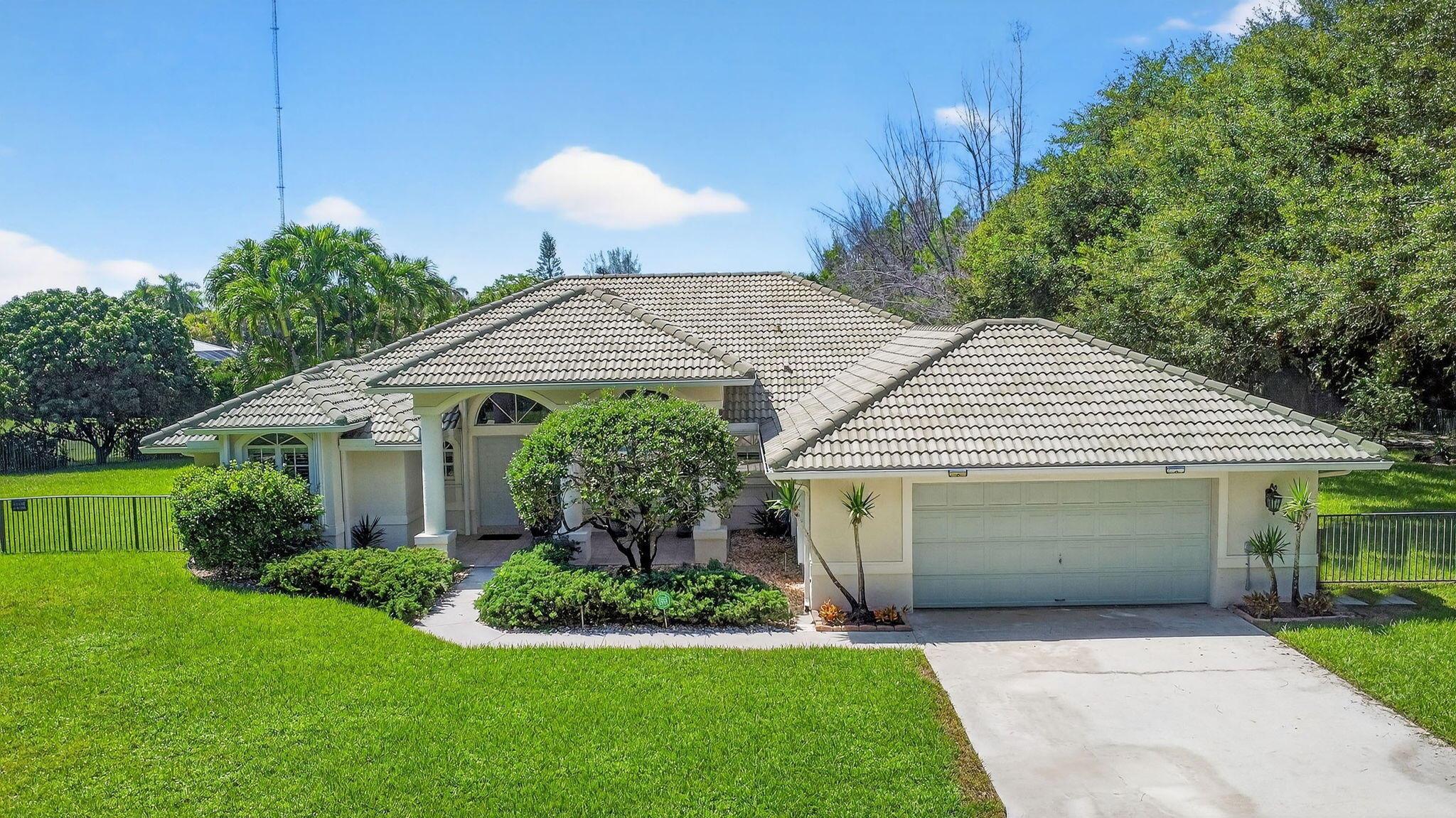 LOXAHATCHEE LAKES - Residential