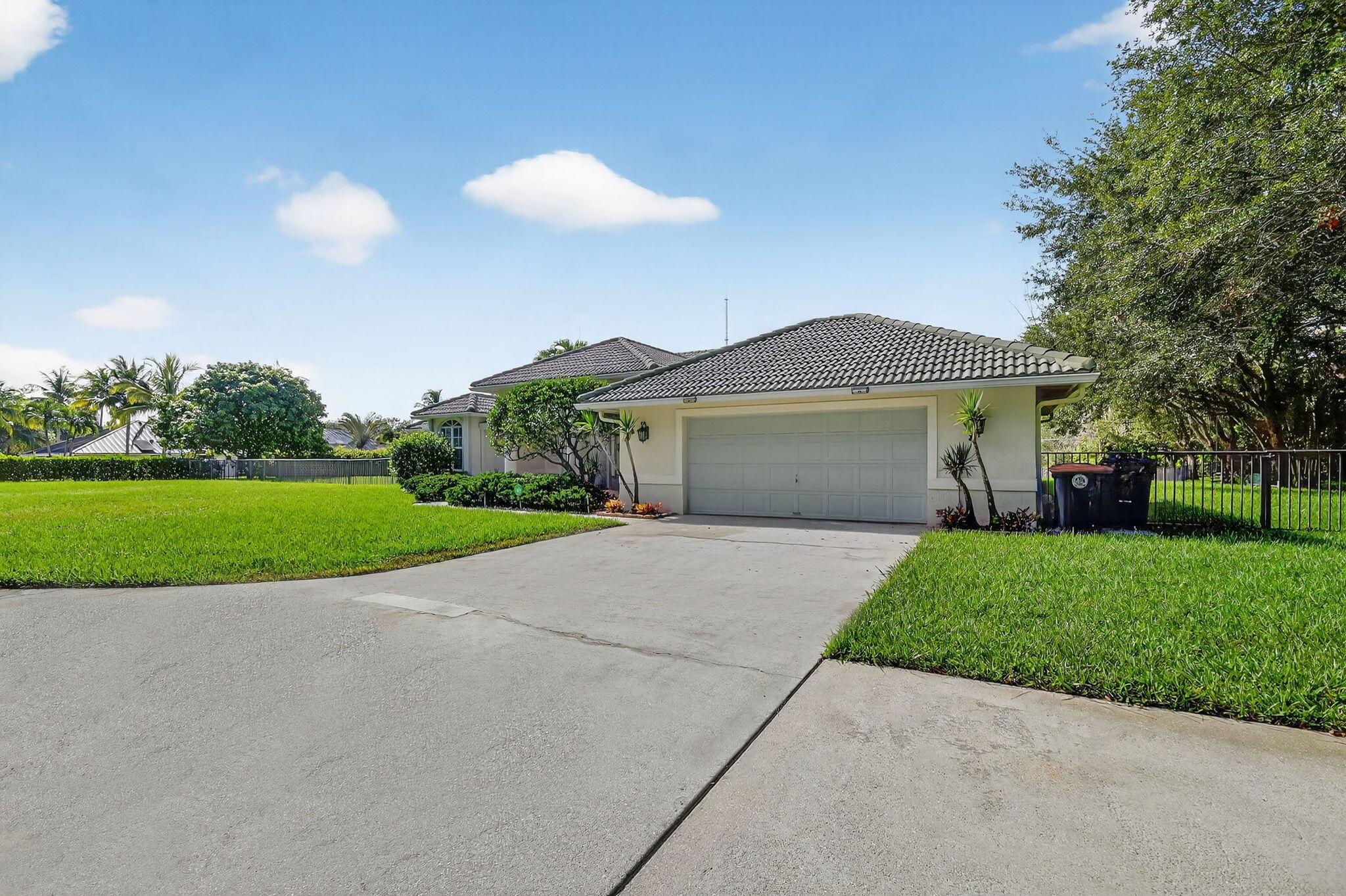 LOXAHATCHEE LAKES - Residential