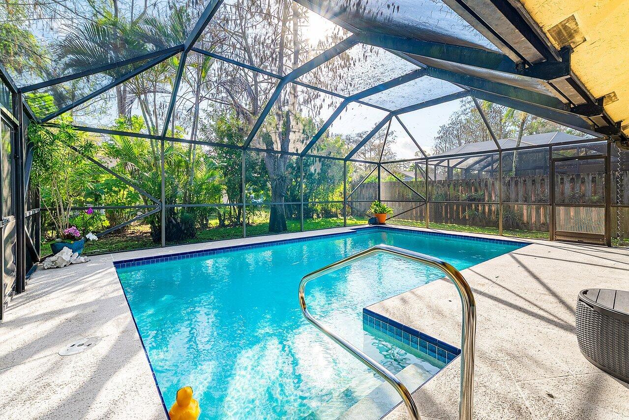 SUGAR POND MANOR OF WELLINGTON - Residential