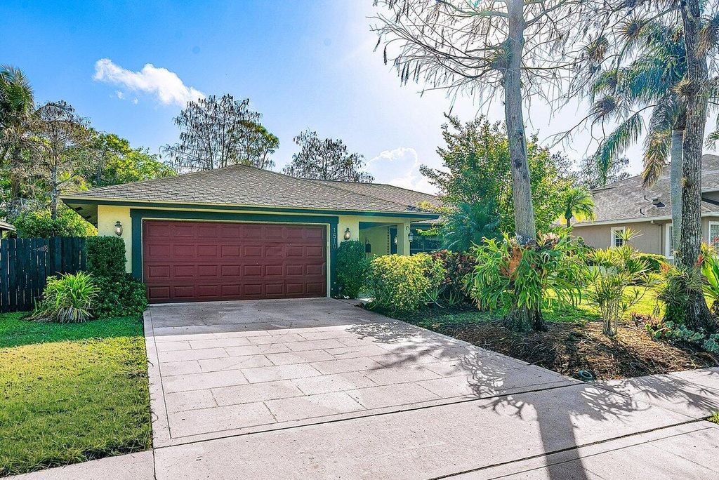 Photo of 1510 Firethorn Drive, Wellington, FL 33414 (MLS # B26003408)