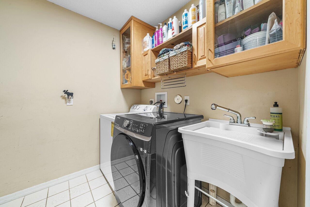 SUGAR POND MANOR OF WELLINGTON - Residential