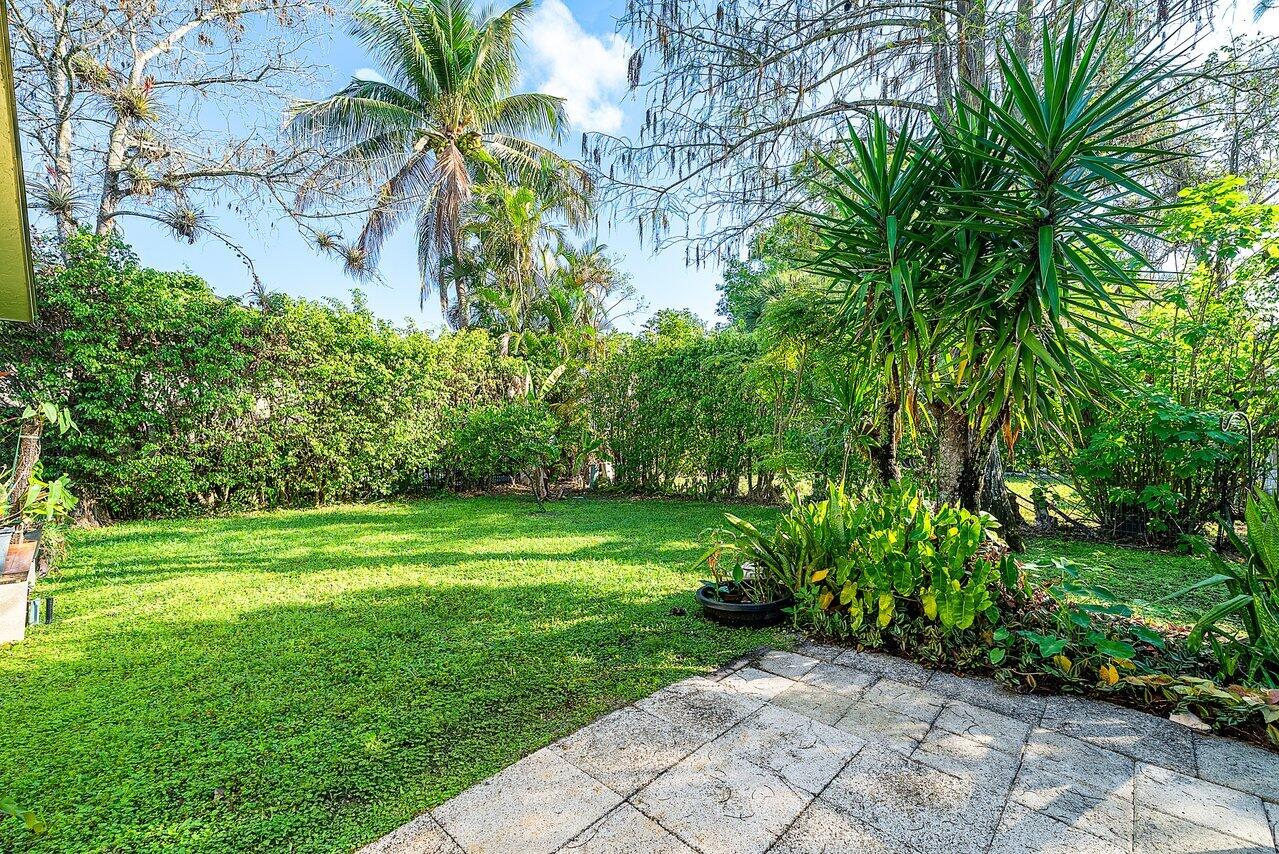 SUGAR POND MANOR OF WELLINGTON - Residential