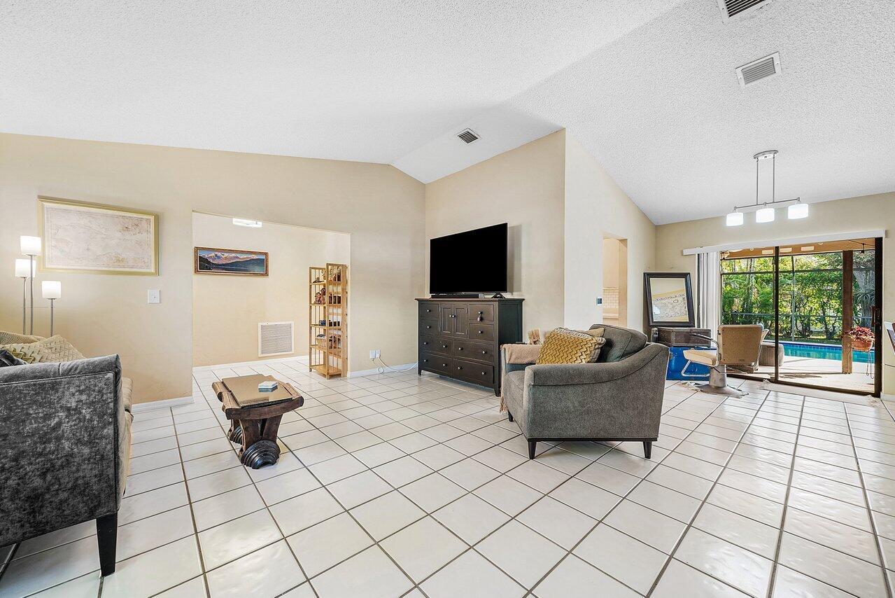 SUGAR POND MANOR OF WELLINGTON - Residential