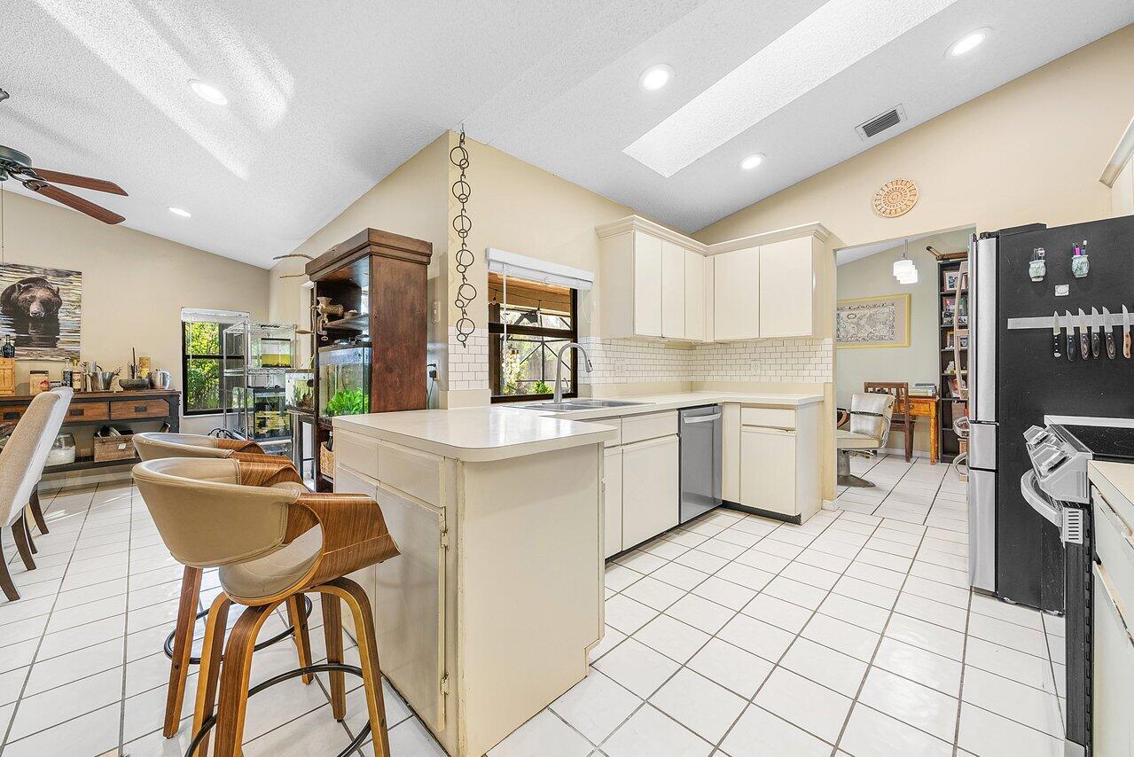 SUGAR POND MANOR OF WELLINGTON - Residential