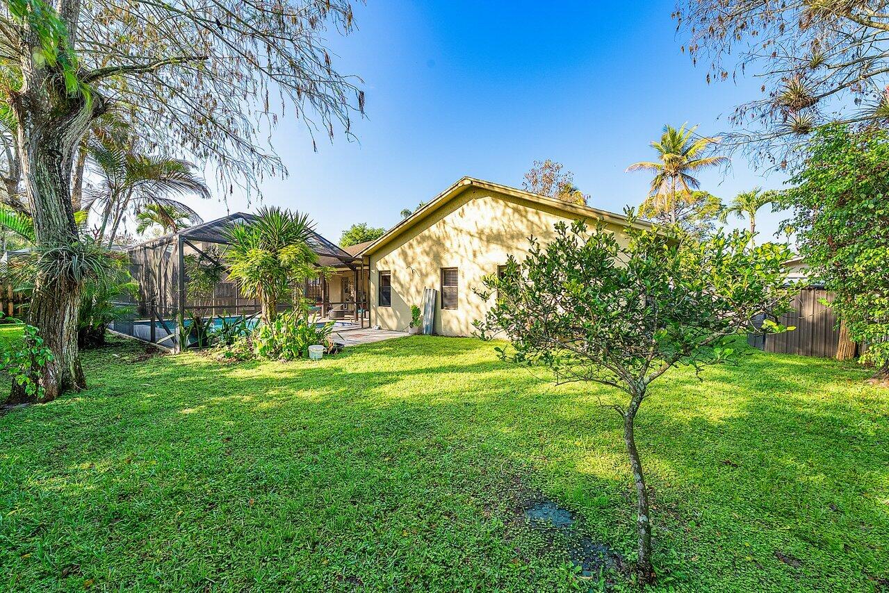 SUGAR POND MANOR OF WELLINGTON - Residential