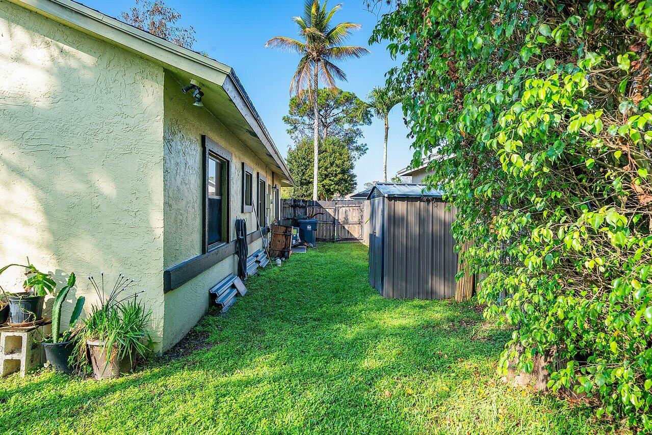 SUGAR POND MANOR OF WELLINGTON - Residential