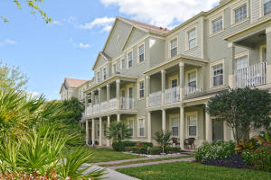 Wonderful private 3 bedroom Townhouse in the heart of Jupiter. Secluded TH with extra long driveway and 2 car garage. Granite kitchen. Great location and could also be great investment property.