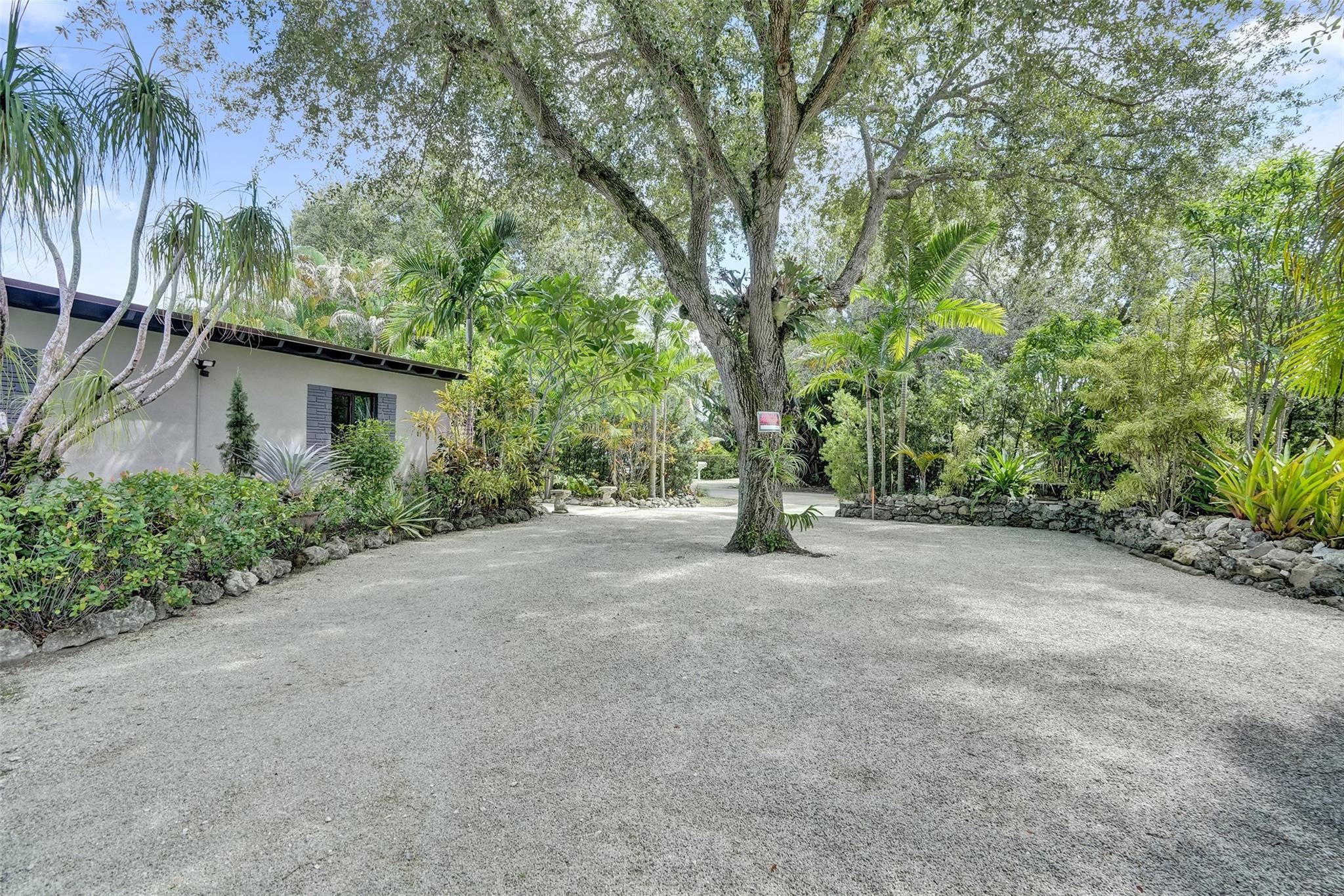 1613 SW 12th Ct