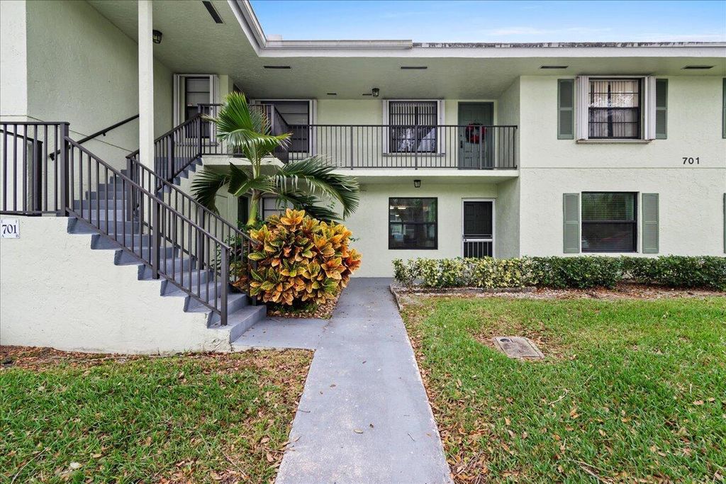 Photo of 701 Sabal Ridge Circle #B, Palm Beach Gardens, FL 33418 (MLS # R10941099)