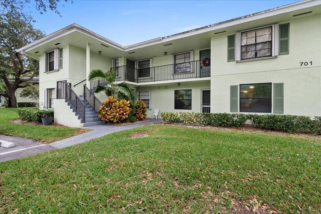 Photo of 701 Sabal Ridge Circle #B, Palm Beach Gardens, FL 33418 (MLS # R10941099)