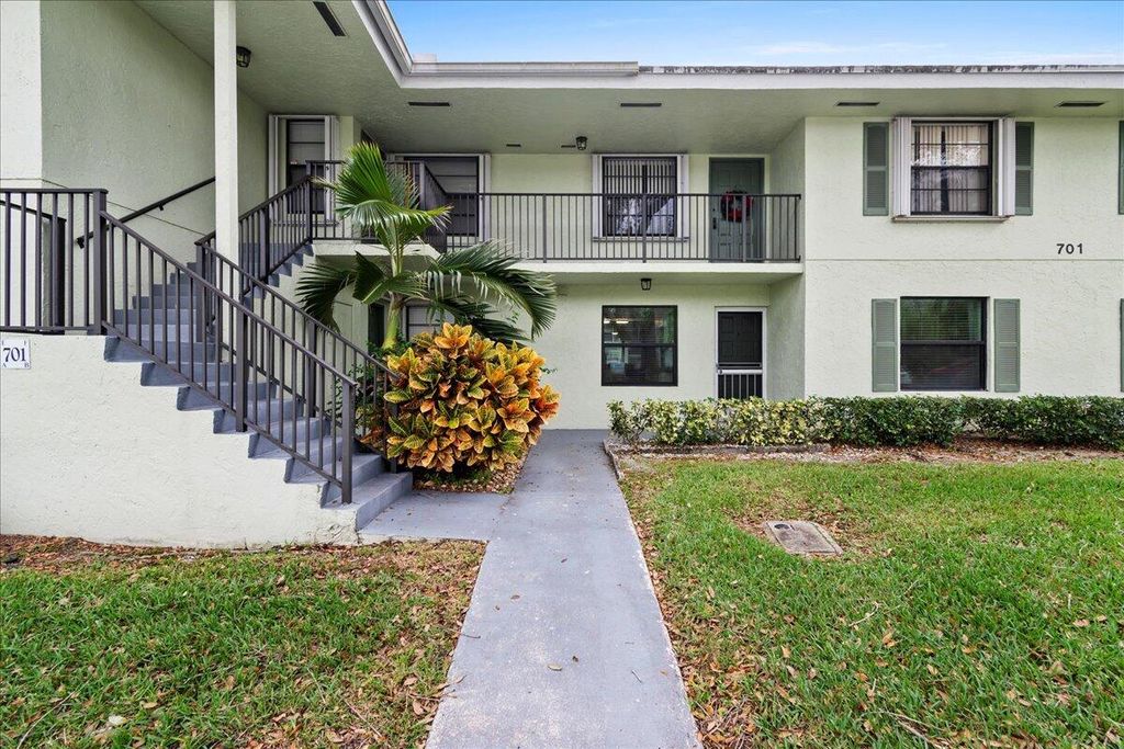 Photo of 701 Sabal Ridge Circle #B, Palm Beach Gardens, FL 33418 (MLS # R10941099)