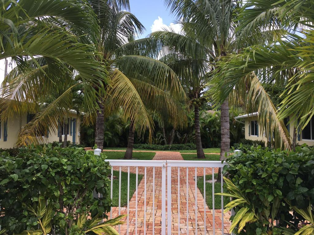 Location is fantastic! Bike 1 mile to the beach or the popular Atlantic Ave. Or hop on the FREE Downtowner. Walk to the farmers market, fish market, coffee shop and more. Awesome, fully renovated (2015) apartment in a small 4 unit complex. Quiet, clean, new and charming. Each apartment has it's own private patio. Well maintained and managed, pets allowed with restrictions. All wood look plank tile flooring throughout, all new tile and fixtures in kitchen and bath, granite tops, stainless appliances, closet systems, ceiling fans, washer/dryer combo in unit. All measurements are approximate. Owner/Agent