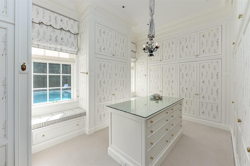 REGENTS PARK - Residential