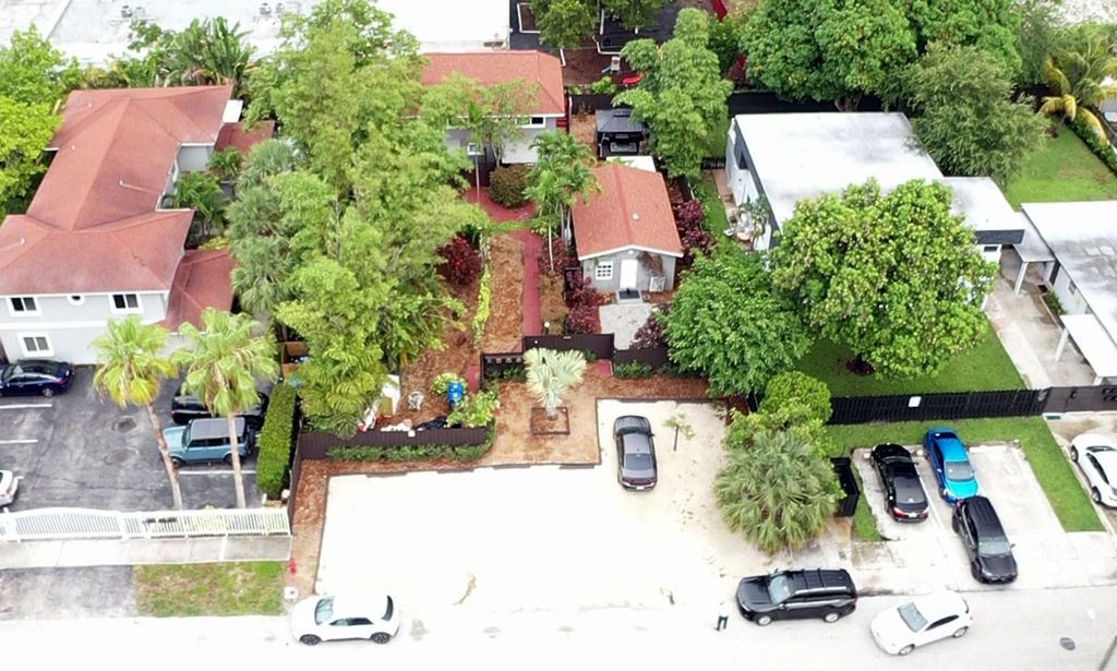 Photo of 1329 NE 5th Avenue #3, Fort Lauderdale, FL 33304 (MLS # B26018694)