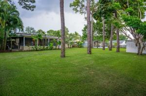 COUNTRY CLUB ACRES 5 - Residential