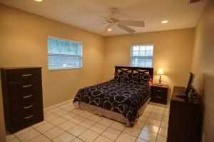 COUNTRY CLUB ACRES 5 - Residential