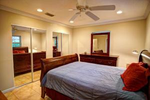 COUNTRY CLUB ACRES 5 - Residential