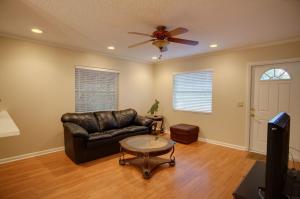 COUNTRY CLUB ACRES 5 - Residential