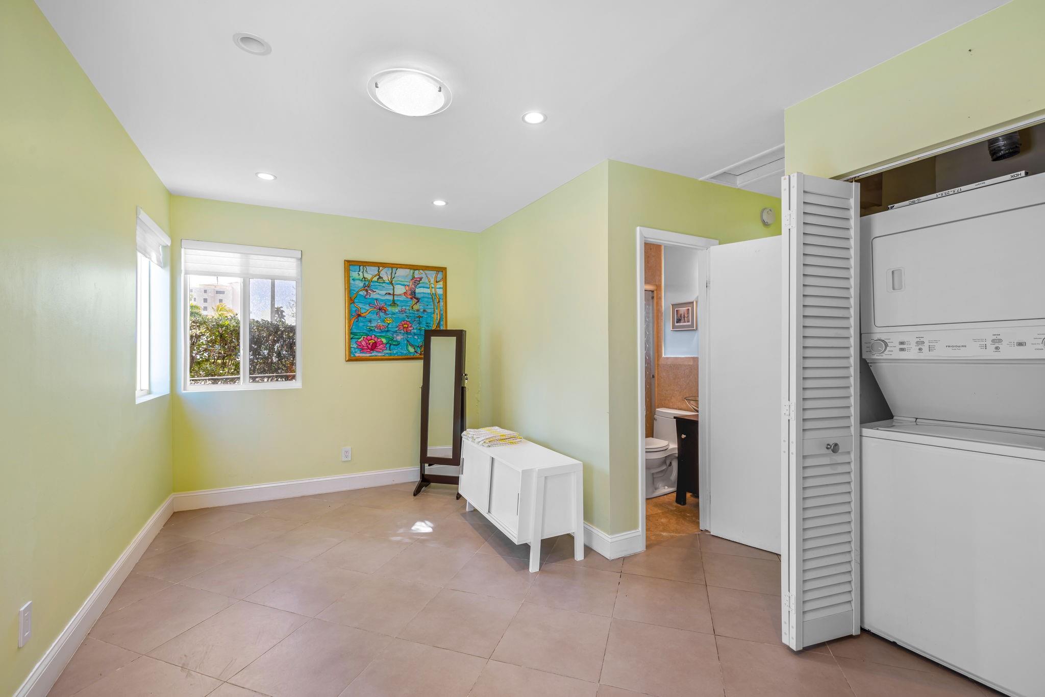 HOLLYWOOD BEACH - Residential