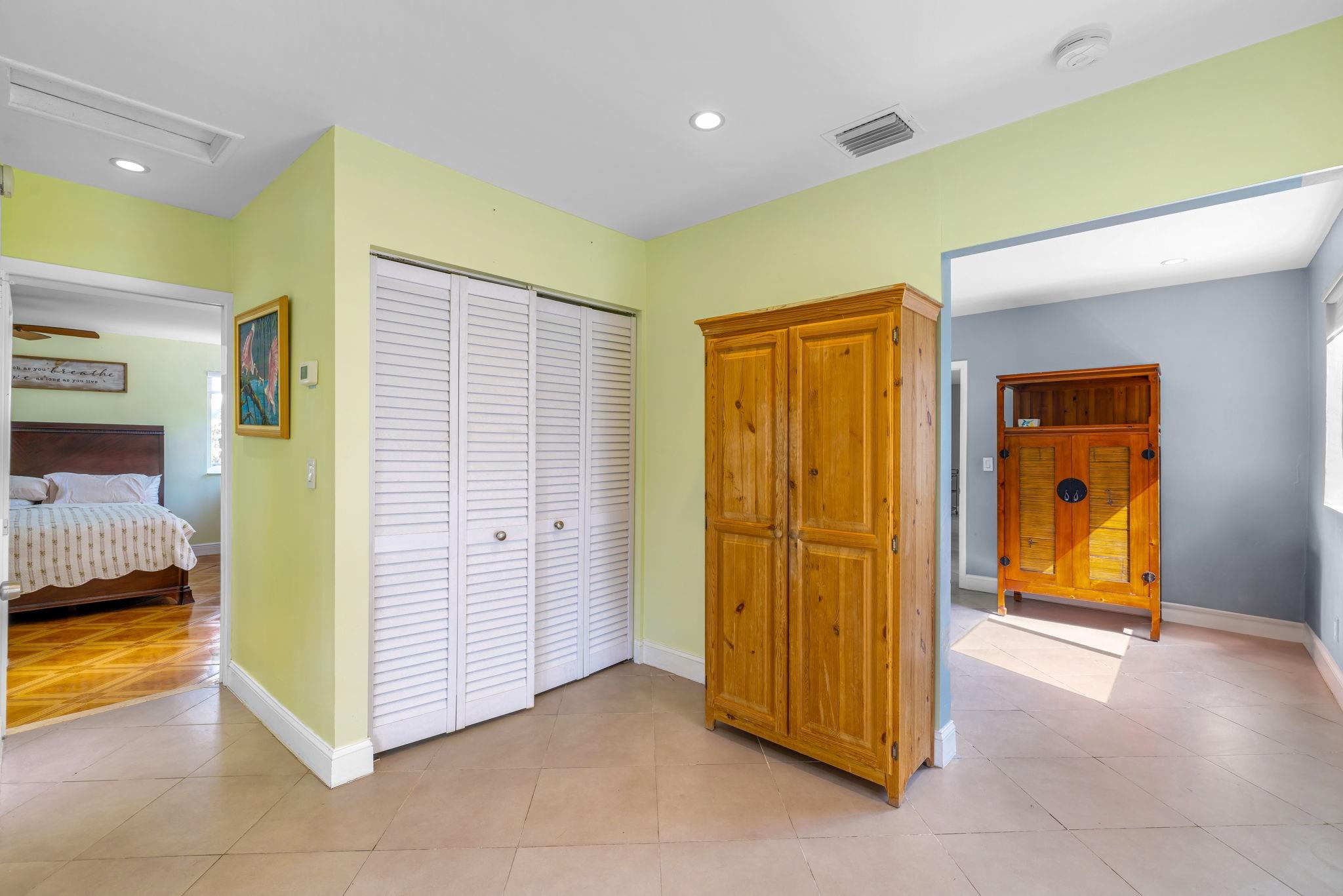 HOLLYWOOD BEACH - Residential