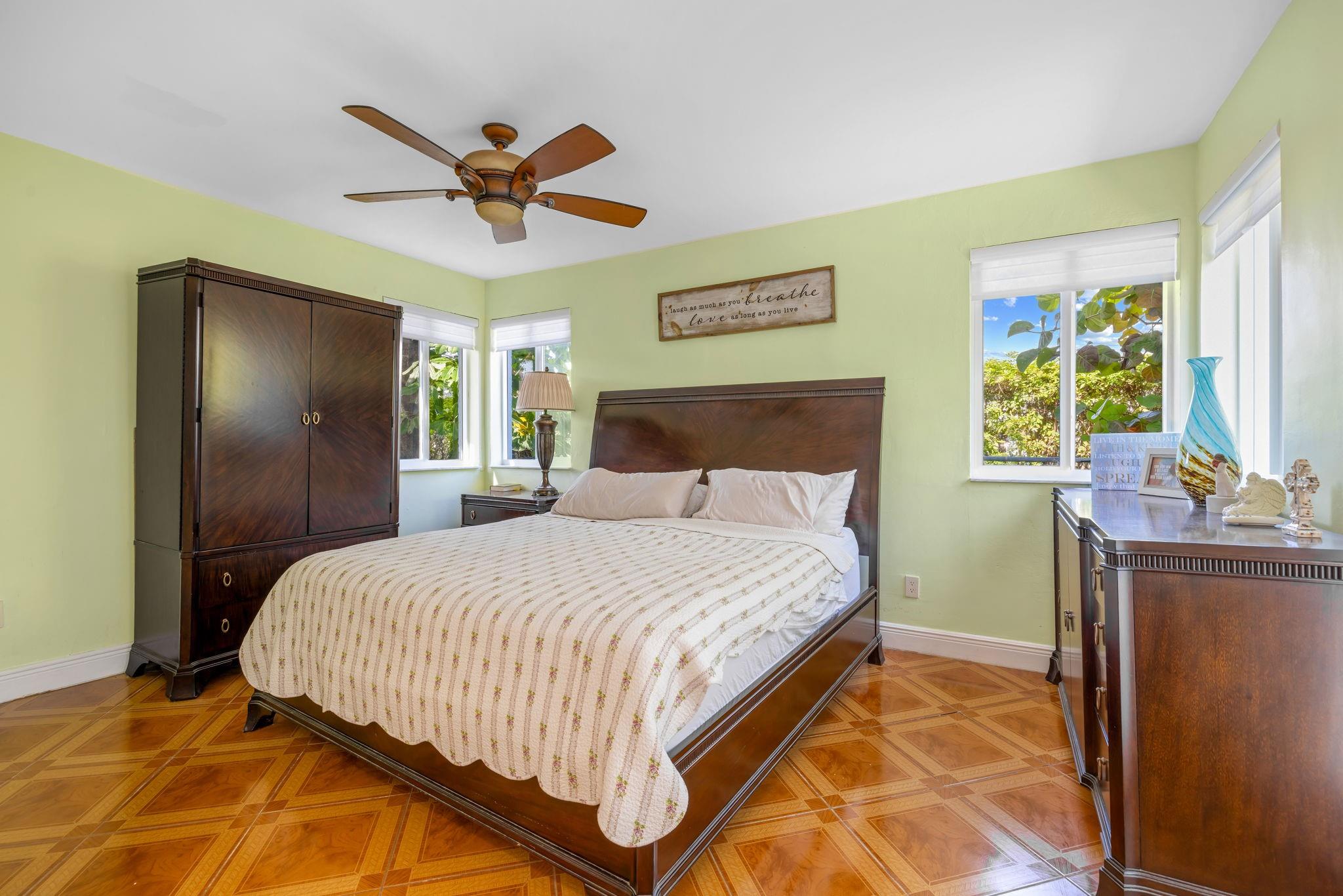HOLLYWOOD BEACH - Residential