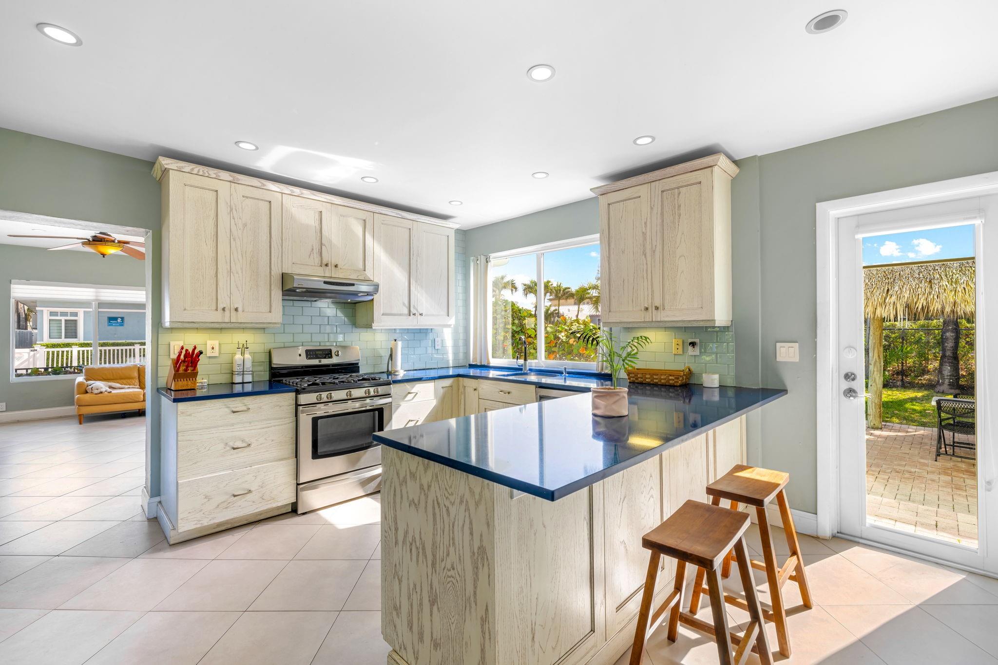 HOLLYWOOD BEACH - Residential