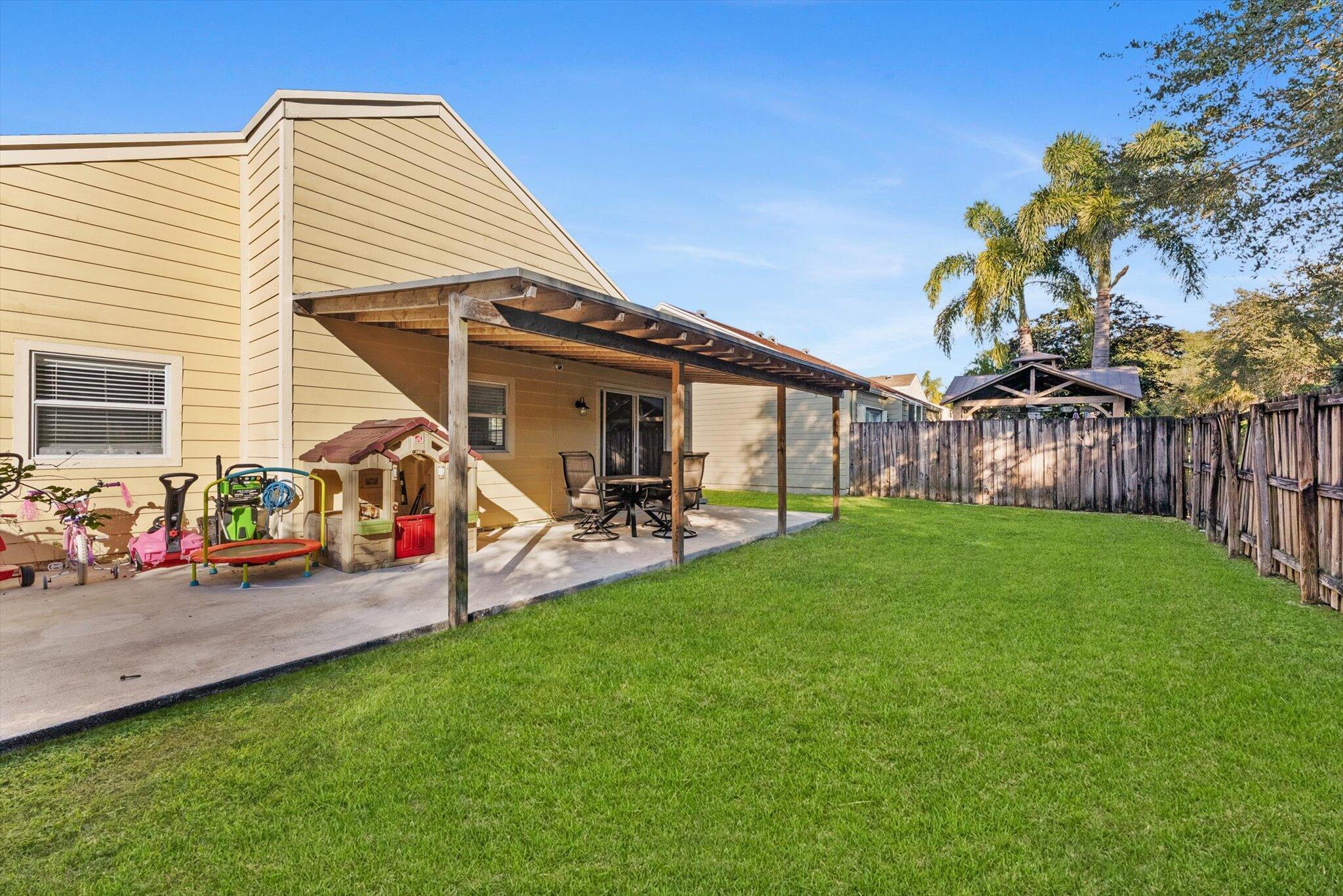 TRENDS AT BOCA RATON UNIT - Residential