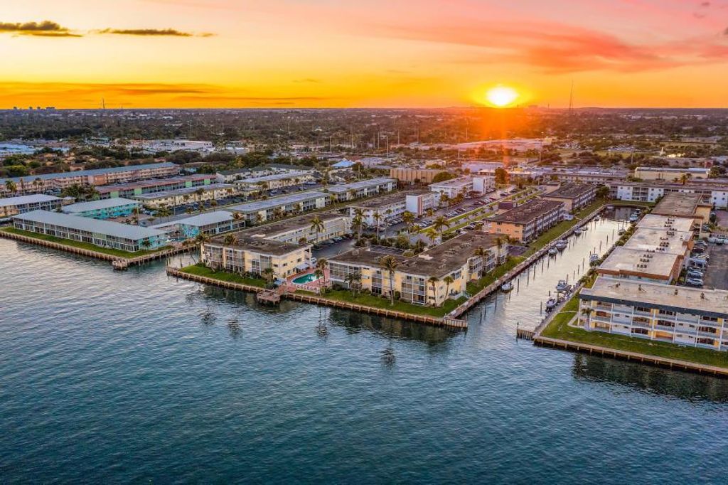 Photo of 112 Doolen Court #302, North Palm Beach, FL 33408 (MLS # R10738865)