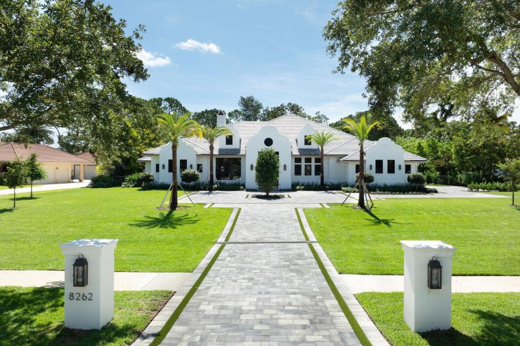 Photo of 8262 Steeplechase Drive, Palm Beach Gardens, FL 33418 (MLS # R10996836)