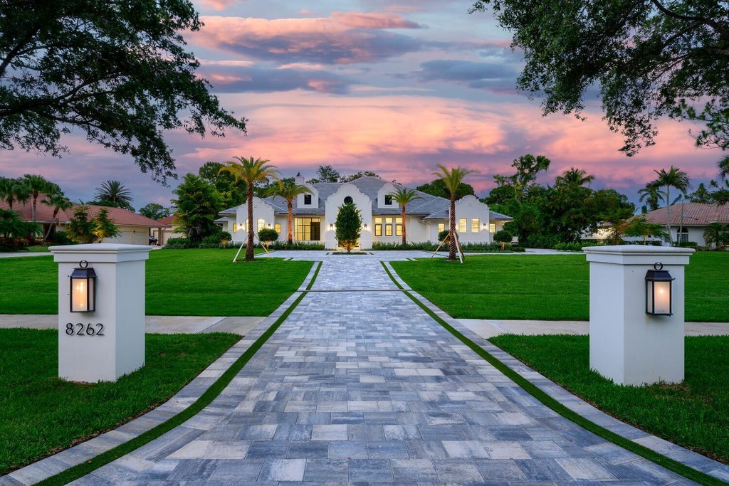 Photo of 8262 Steeplechase Drive, Palm Beach Gardens, FL 33418 (MLS # R10996836)