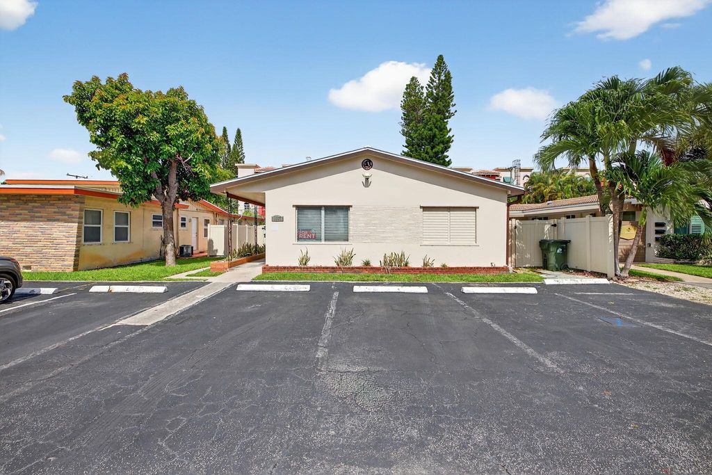 Photo of 1037 N Victoria Park Road #2, Fort Lauderdale, FL 33304 (MLS # R11099723)