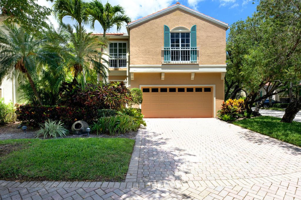 Photo of 54 Via Verona, Palm Beach Gardens, FL 33418 (MLS # R10950394)