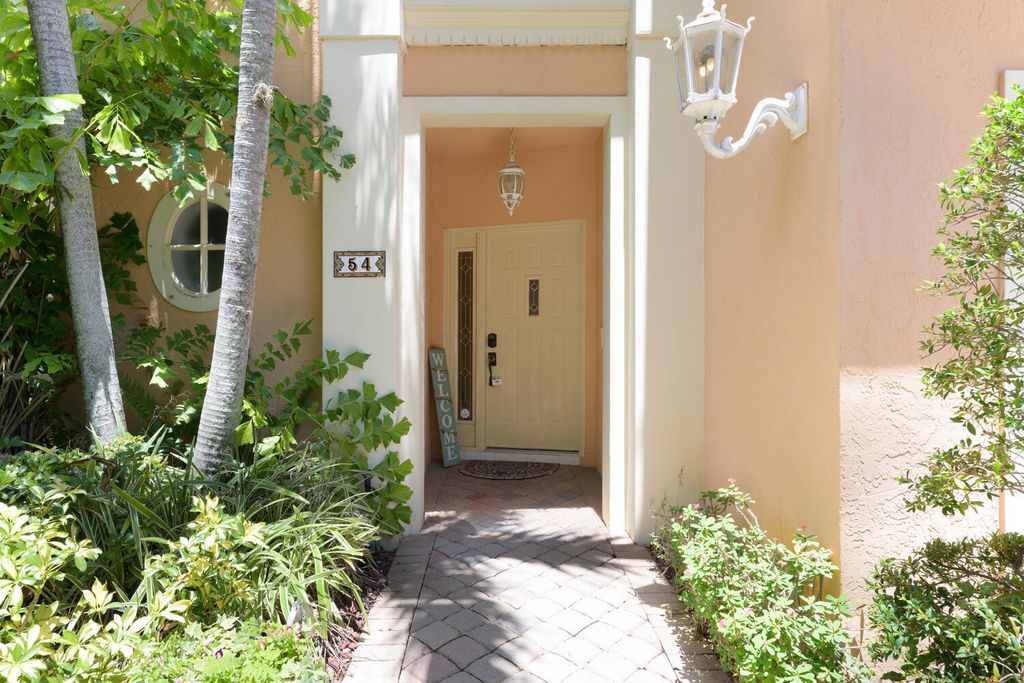 Photo of 54 Via Verona, Palm Beach Gardens, FL 33418 (MLS # R10950394)