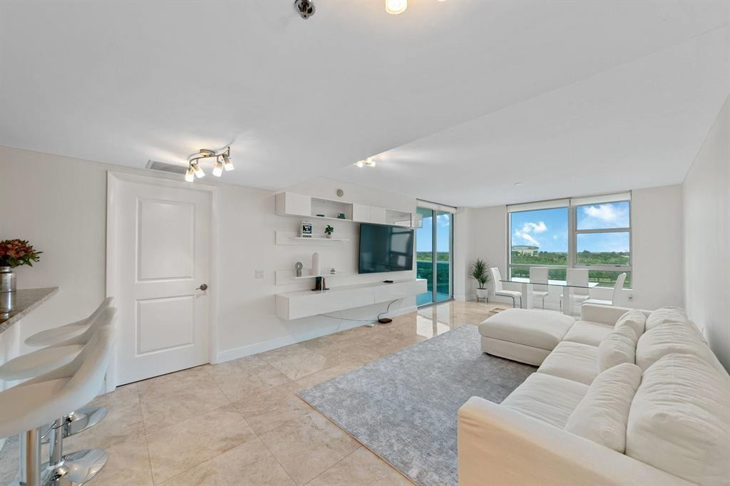 TAO SAWGRASS CONDOMINIUM - Residential Lease