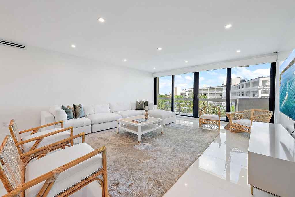 Photo of 330 S Ocean Boulevard #5e, Palm Beach, FL 33480 (MLS # R11023165)