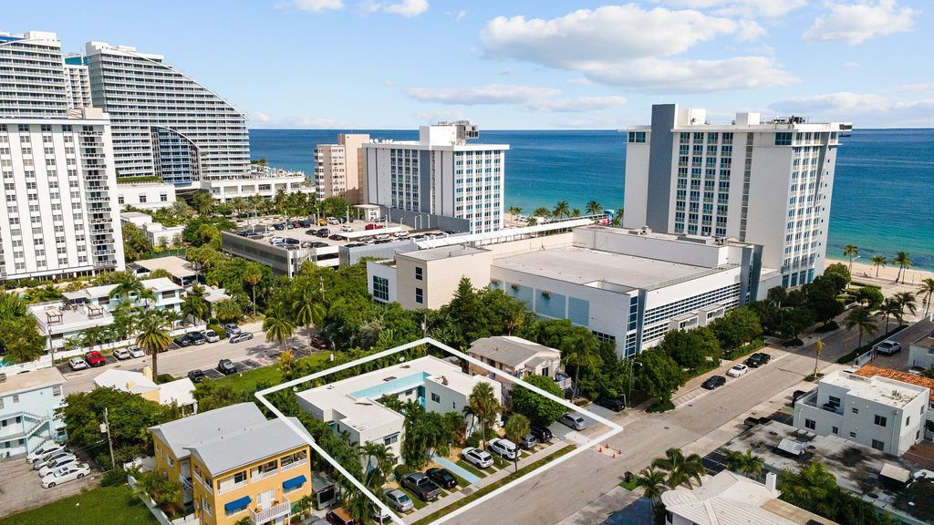Photo of 3015 Seville Street #4, Fort Lauderdale, FL 33304 (MLS # B26011800)