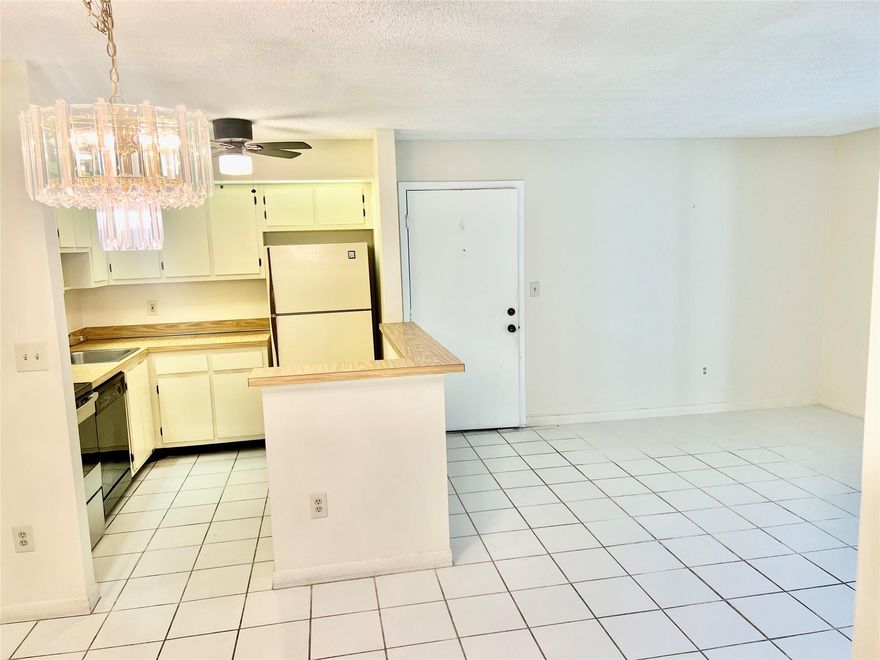 IMMACULATE AND BRIGHT 1ST FLOOR CORNER UNIT IN PRESTIGIOUS KINGS POINT.  LARGE SCREENED PATIO WITH LAUNDRY AND STORAGE ROOM.  PARK RIGHT NEXT TO BUILDING.  BEST OF ALL, CAN BE RENTED AFTER 2 YEARS OF OWNERSHIP.  ENJOY ALL THE FABULOUS AMENITIES, INCLUDING INDOOR AND OUTDOOR POOLS. EXERCISE ROOMS, MANY CLUBS, AND SHOWS AND MOVIES IN THE GORGEOUS PALACE THEATRE.  ASSOC. STATES 55+.