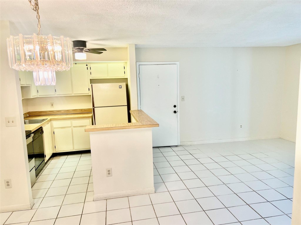 KINGS POINT - Residential