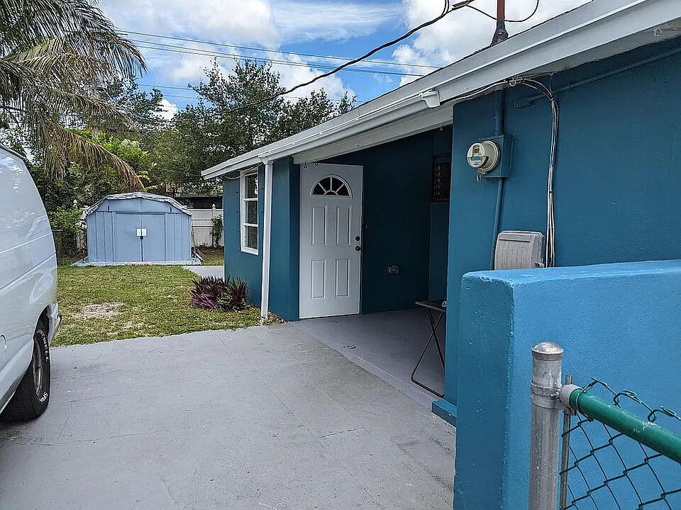 3851 SW 60th Terrace