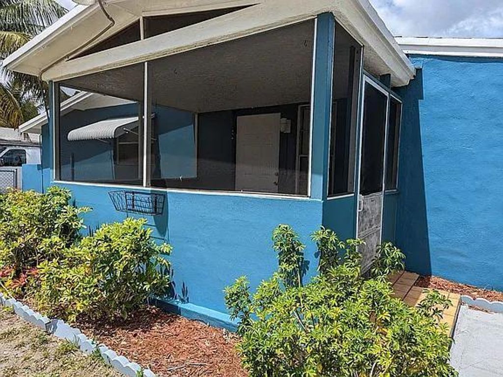 Photo of 3851 SW 60th Terrace, Davie, FL 33314 (MLS # B26017338)