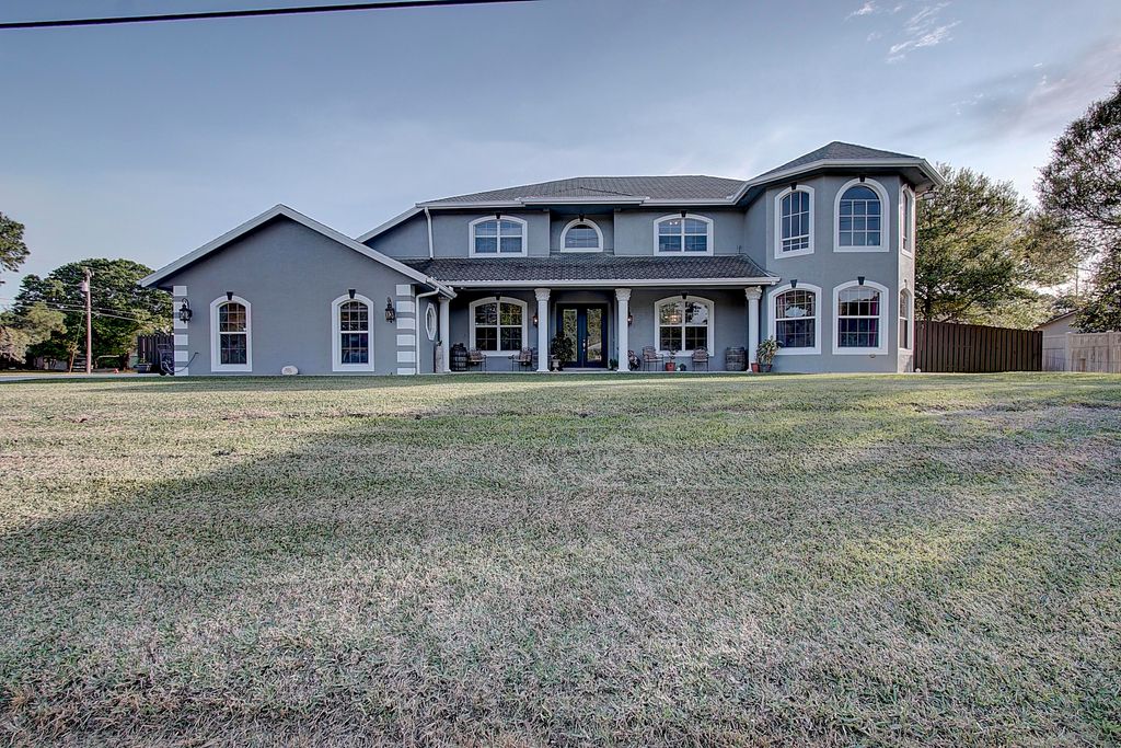 Photo of 669 Howard Street, Fort Pierce, FL 34982 (MLS # B26002203)