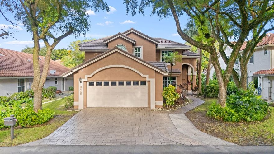 Charming 5-bed/ 5-bath two-story retreat in the serene, quiet neighborhood of Palm-Aire. Spacious layout, ample natural light, and a private backyard oasis. Perfect for those who lobe a home with personality to personalize.